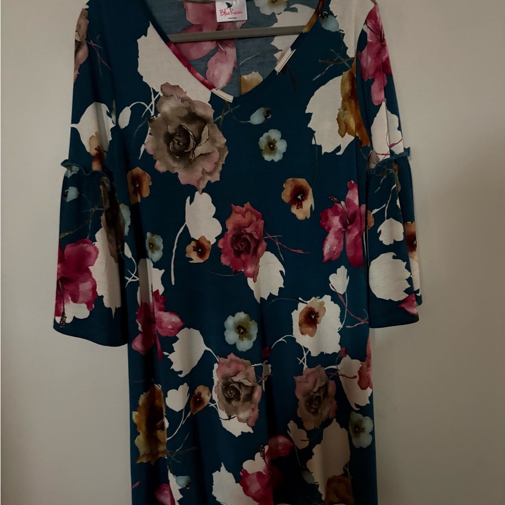 Elegant Floral V-Neck Dress in Teal and Pink